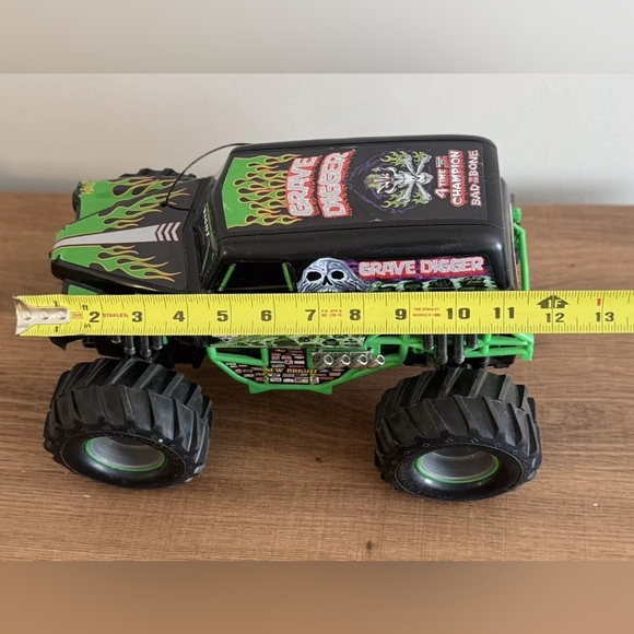 New Bright Remote Control Grave Digger Monster Truck No Remote Untested As Is - Picture 9 of 9